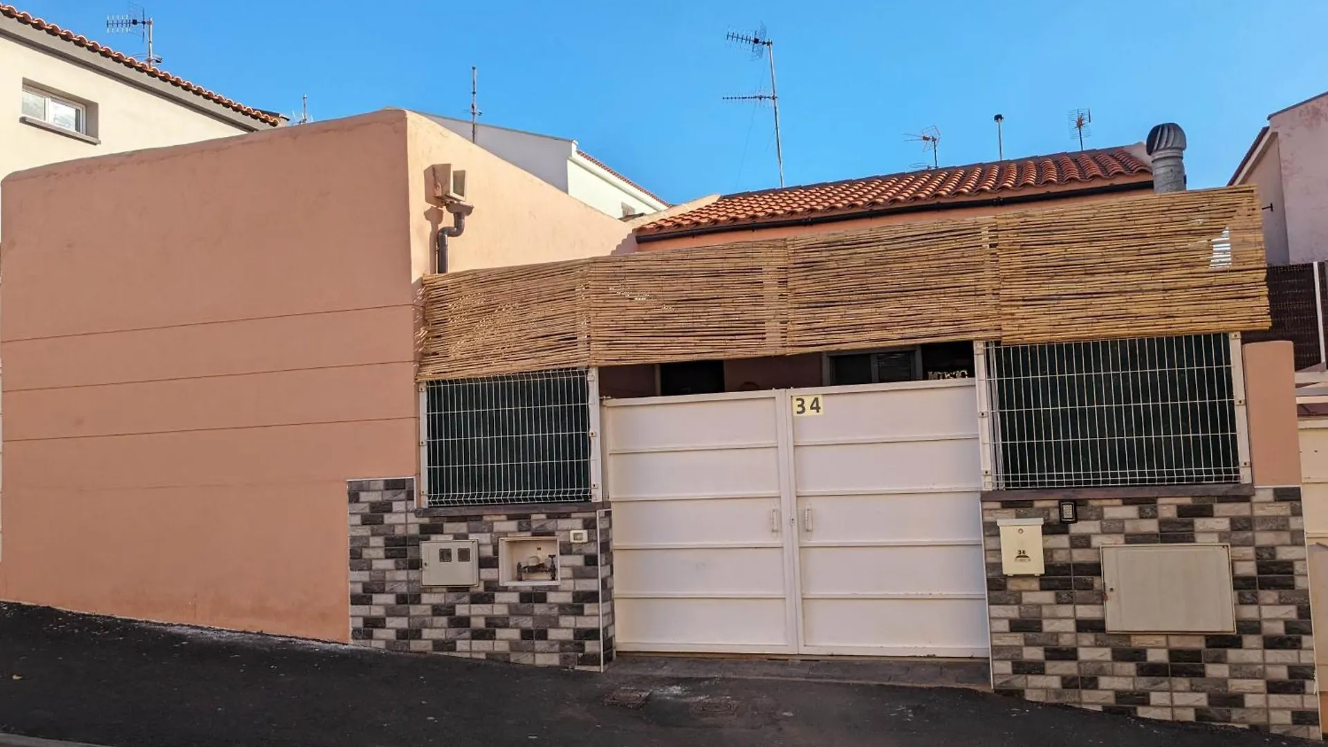 Happy Room Granadilla De Abona Guest house